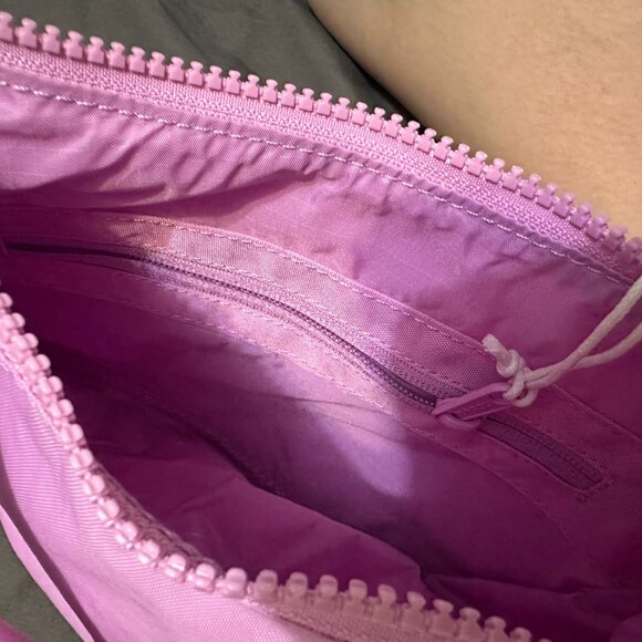 BAGGU Small Nylon Crescent Bag in Peony Pink! - Picture 9 of 10